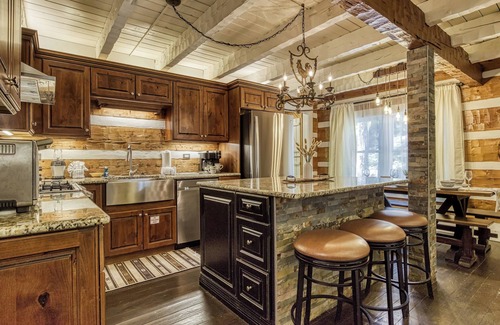 Gatlinburg - Pigeon Forge Cabin | The Lodge at Whiskey Falls