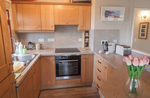 Charmouth Cottage | THE LODGE @ CLIFFTOP PARK, country holiday cottage in Charmouth