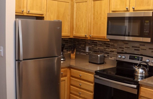 Mile Square Apartment | The Lodge, Pets Ok, Wifi, Near Hospital, Monument Circle, King Beds,2BR/2BA