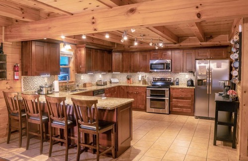 Logan Cabin | The Lodge: Sleeps 23 - Hot Tub, Fire Pit, Game Room