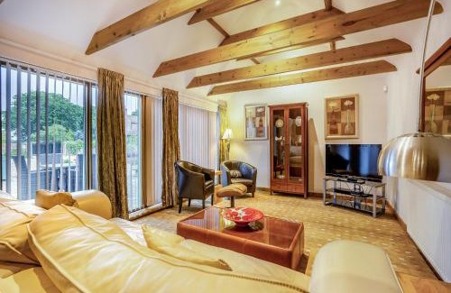 Grimsby House | The Lodge - Uk44516