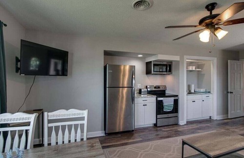 Clarksville House | The Loft 1335 Whitt Ln