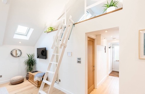 St Ives Apartment | The Loft, a perfect semi-rural retreat with views, parking, WiFI and pet-friendly