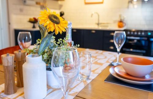 Shrewsbury Apartment | The Loft - a stylish 2-bed in prime central location - Pass the Keys
