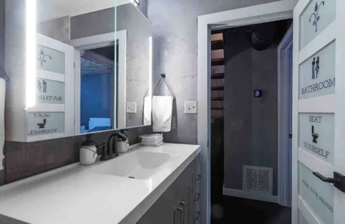 Athens House | The Loft House - Modern, Private Home, Mins to UGA