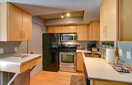 Clarksville Condo | The Lofts of Downtown (540 N 2nd St, #104)