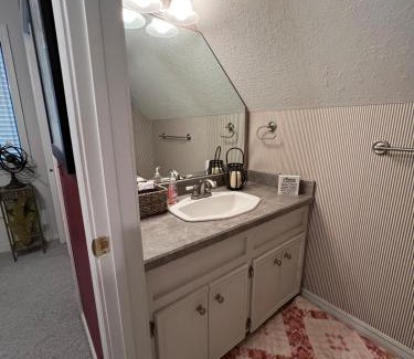 Park Hill House | The Lofty Cabin at Pettit Bay