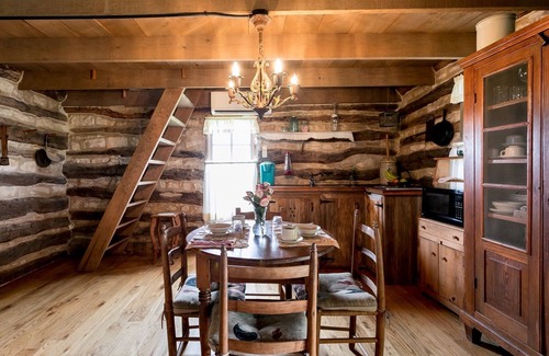 Fredericksburg Cabin | The Log Cabin | Charming Country Cabin