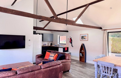 North Walsham House | The Long Barn, Brick Kiln Barns, Dilham - Sleeps 6 in Luxury - Dog Friendly