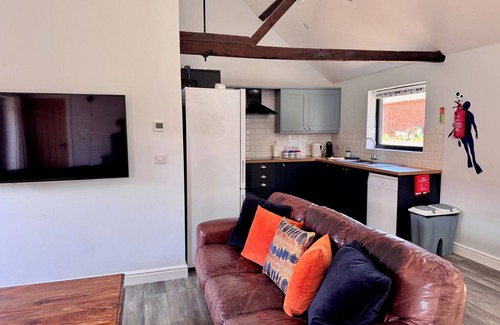North Walsham House | The Long Barn, Brick Kiln Barns, Dilham - Sleeps 6 in Luxury - Dog Friendly
