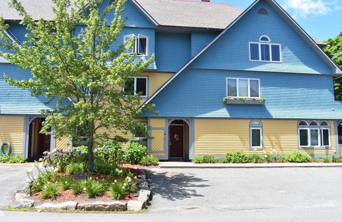 Bar Harbor Condo | The Loon Nest: Cozy 2 floor apartment in downtown Bar Harbor