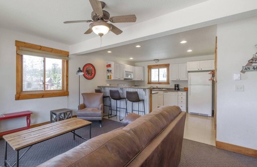 Grand Lake Apartment | The Loose Moose Lodge #3 at Downtown Grand Lake near RMNP Entrance