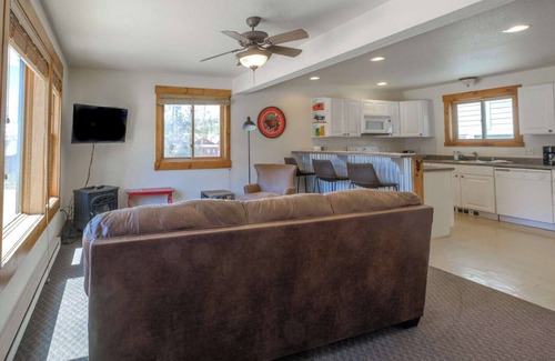 Grand Lake Apartment | The Loose Moose Lodge #3 at Downtown Grand Lake near RMNP Entrance