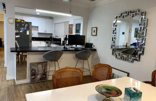 Central San Pedro House | The Lotus House – Bright 3BR Oasis w/Balcony, Garden & Parking