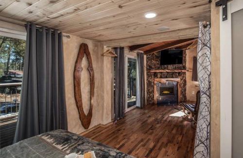 Ruidoso House | The Love Shack in the Historic Upper Canyon