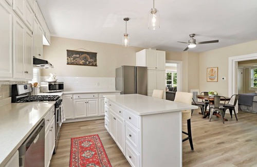 Lake Geneva Apartment | The Lower Deck - Geneva Lakefront Views |Public Beach Accross the Street |Large Deck w/Views |Grill