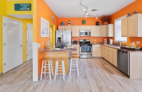 Atlantic City House | ❤️ The Lucky Beach House! Steps to Beach, Restaurants, and Fun! Amazing Views!
