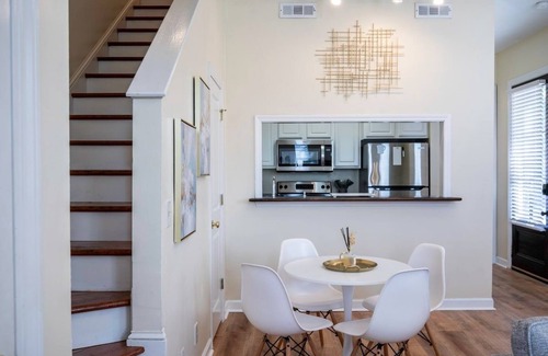 Oxford House | The Lummus Discounted rate for S. Carolina game!