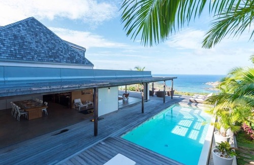 Vitet House | The Lustrous Villa Casa Tigre, WIFI, Pool, TV Room