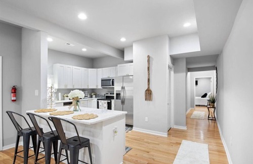North Chesterfield House | The LuxuryOrange Door 3 Bdr Queen