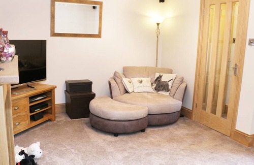 Shrewsbury Cottage | THE LYMES, pet friendly, with a garden in Shrewsbury
