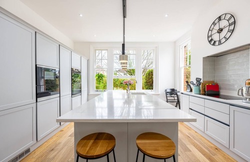 New Forest District Ski Chalet | The Lymington Hub Slps 13 hot tub/chef/spa