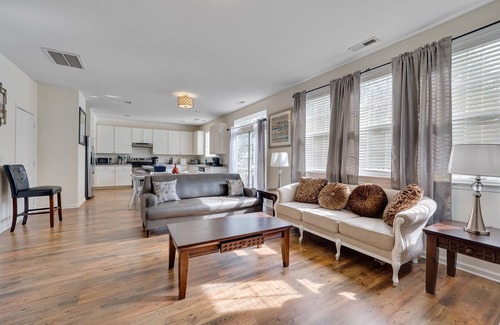 Southeast Raleigh House | The MacDaddy 3BR 2.5BA - South East Raleigh