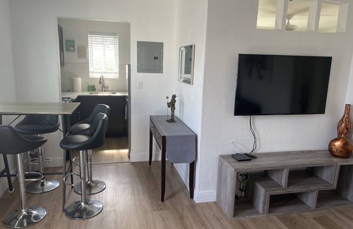 Hollywood South Central Beach Apartment | The Madison 7 - Lovely & Comfy 1 Bedroom Apt - Steps to the Beach