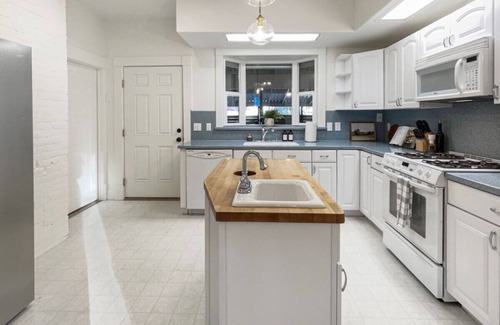 Baker City Apartment | The Madison - Downtown with Hot Tub!