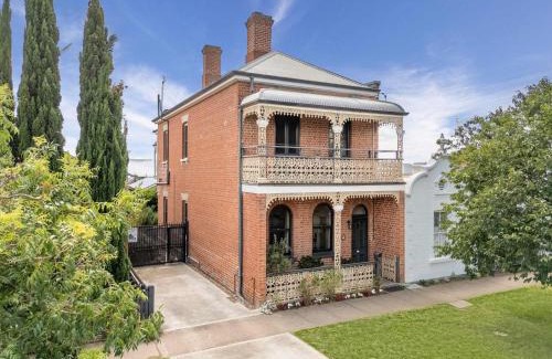 Bathurst House | The Maeve 1875 - Heart of Bathurst - Sleeps 10