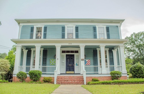 Clinton Apartment | The Magnolia Room - Private Studio w/Ensuite Bath in Historic Downtown Home