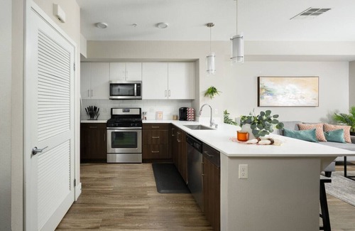 Santa Ana Apartment | The Mandarin @ Main Place