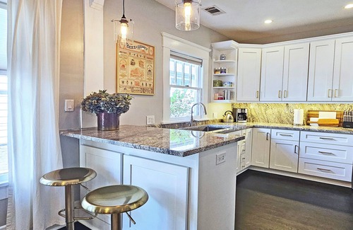 East Side House | The Manhattan, 3BR/2Bath, Spacious Craftsman in Grant Park/ATL, Screened Porched