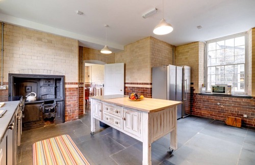 Penmorfa Apartment | The Manor Criccieth - Three Bedroom House, Sleeps 18