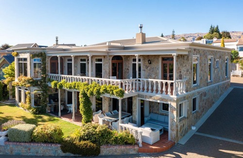 Wanaka Villa | The Manor - Luxury unique stay