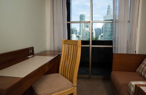 Golden Triangle Apartment | The Maple Suite