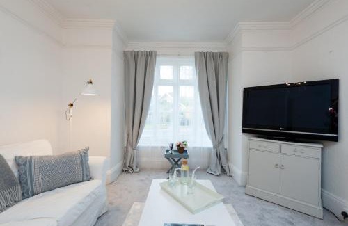 West Mersea House | The Mariners Suite