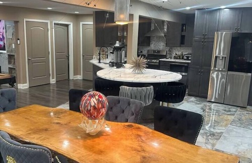 Roseland House | “The Marlowe” A Couples Getaway