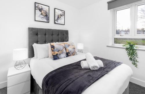 Smethwick Apartment | The Marson's Collection - 2 Bedroom Apartment - Balcony - Secure Parking - 4MC