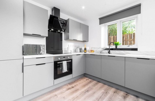 Smethwick Apartment | The Marsons Collection - 2 Bedroom - Parking - Balcony