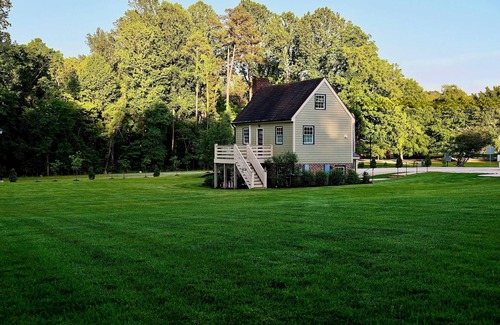New Kent House | The Martin House: Historic 1 Br Cottage
