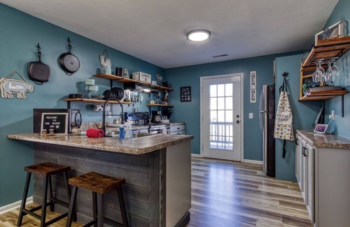 Pigeon Forge Ski Chalet | The Mason Jar, Hot Tub,WIFI, $685 In tickets each paid day!
