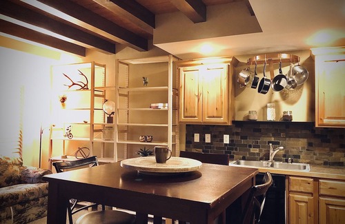 Kellogg Condo | The Matterhorn Escape, cozy hillside Kellogg Condo