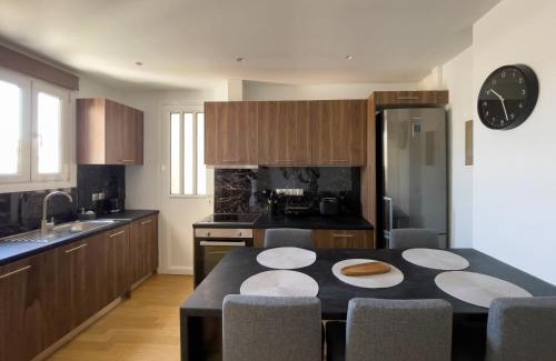 Omonia Apartment | The Maverick 2bed apt in central athens