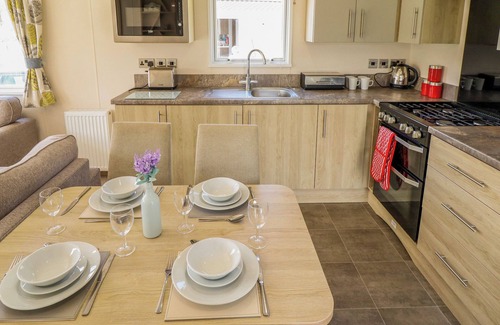 Tattershall Cottage | THE MEADOWS 45, family friendly, with hot tub in Tattershall