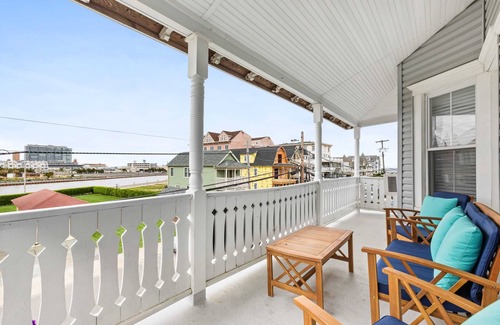 Ocean Grove House | The Melrose, 2D - Queen Bed & Bath: Romantic Getaway, Steps from the Beach, Cozy
