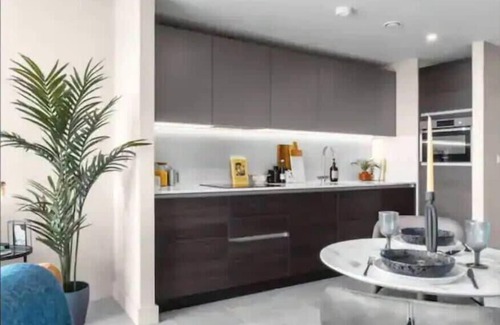The Westside Apartment | The Mercian 2 I - 1BDR |STUNNING CITY SKYLINE VIEWS! 24-Hour GYM | CINEMA room