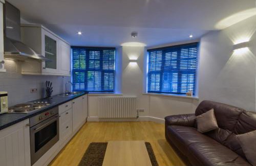Ivybridge House | The Mews, Character cottage in The South Hams, Stunning walks on the doorstep, a 20 minute drive to the beautiful sandy beaches, Quiet courtyard setting with free off road parking!