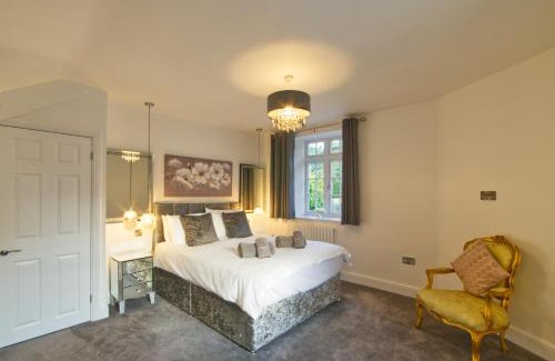 Ivybridge House | The Mews, Character cottage in The South Hams, Stunning walks on the doorstep, a 20 minute drive to the beautiful sandy beaches, Quiet courtyard setting with free off road parking!