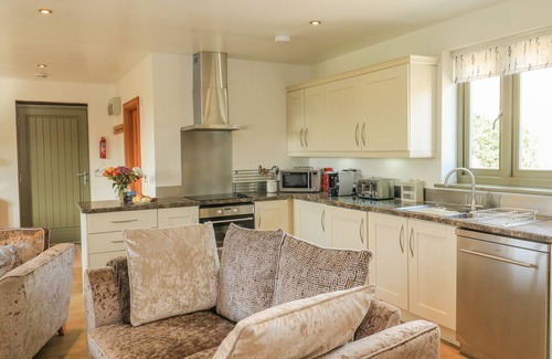 Liverton Cottage | THE MEWS, pet friendly, with open fire in Chudleigh Knighton